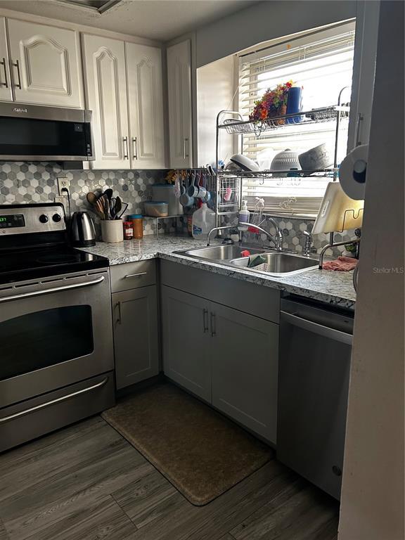 Building Photo - 5059 Live Oak Cir