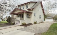 Building Photo - 161 E North Ave