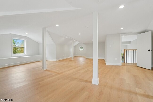 Building Photo - 15 Lake Rd