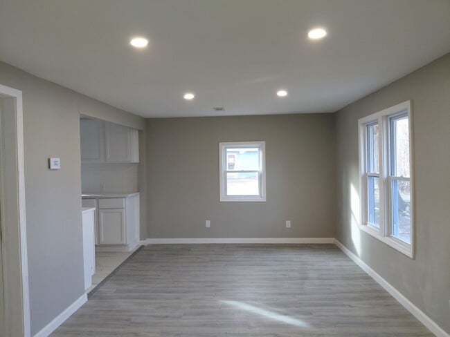 Building Photo - 1949 Beck St