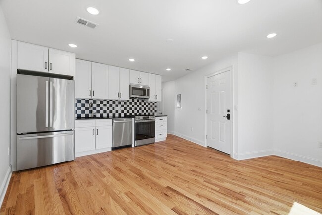 Building Photo - 14 W 49th St
