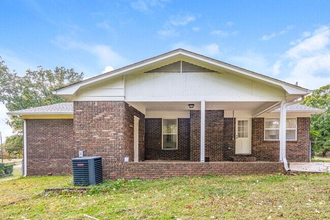 Building Photo - 1831 Mara Dr NE