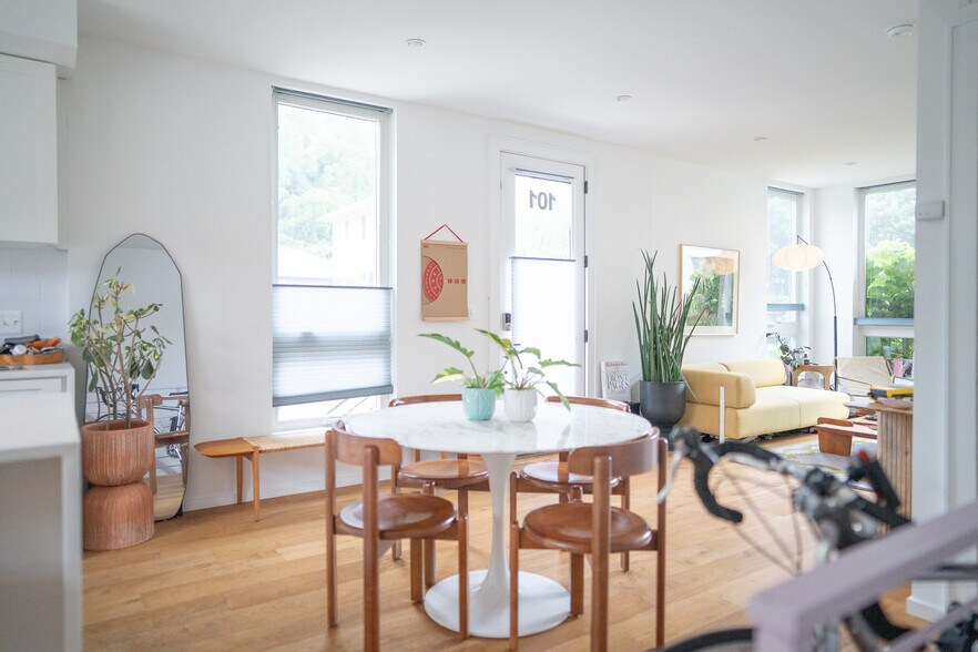 open floor plan - 1201 Kearny St NE