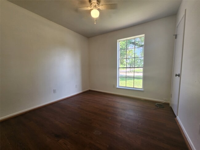 Building Photo - 1602 W Gulf Bank Rd