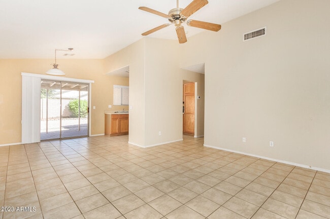 Building Photo - 8548 W Hatcher Rd