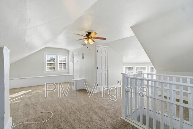 Building Photo - 630 W 36th St