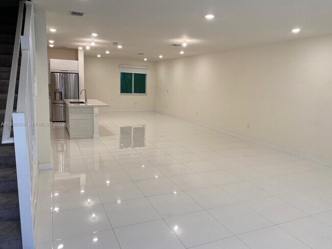 Building Photo - 10445 NW 66th St