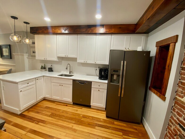 Kitchen - 1406 Andre St