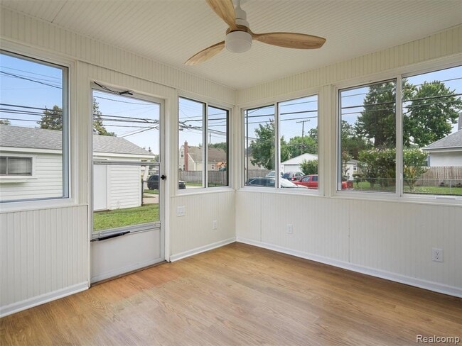 Building Photo - 1027 S Wilson Ave