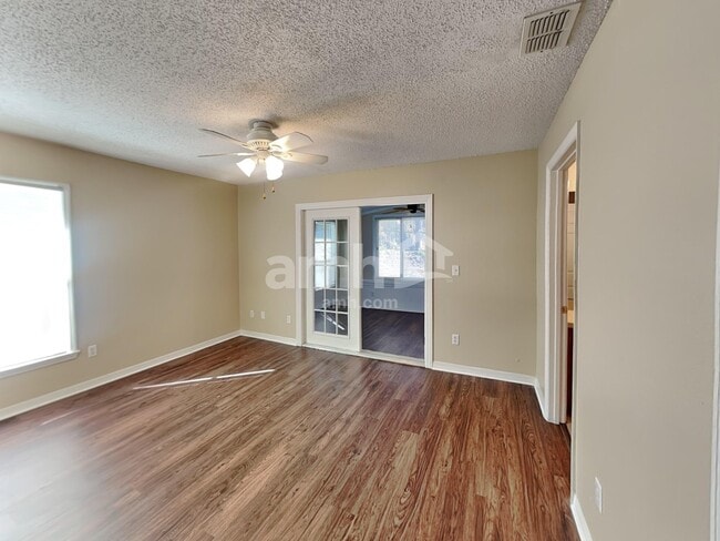 Building Photo - 333 Bay St