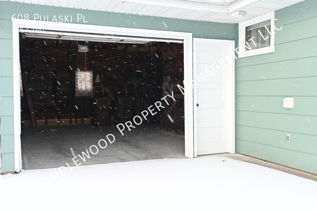 Building Photo - Pet Friendly 3 Bedroom Single Family Home ...