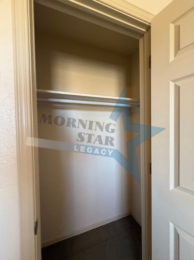 Building Photo - 2-Bedroom Townhome Apartment - Available Now!