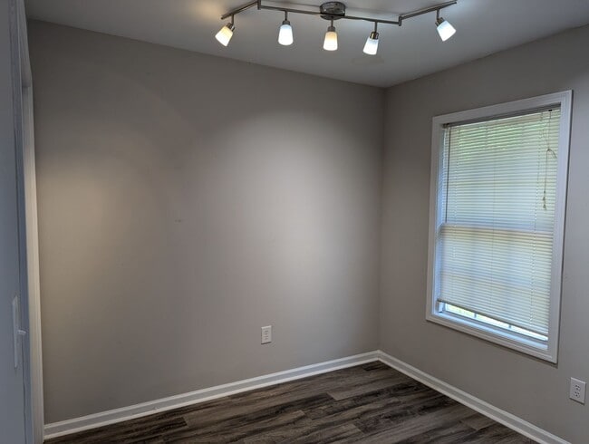 Building Photo - Nice Two Bedroom Duplex In A Great Location!
