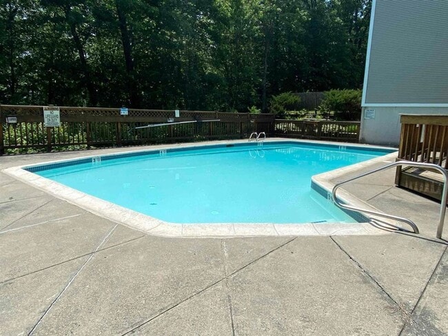 Building Photo - 1 Bedroom just minutes to DH