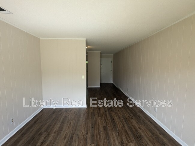 Building Photo - 979 Live Oak Dr