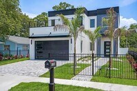 Building Photo - Bold Sarasota Bay Luxury Custom Home, 5 beds/4 baths, Private pool.