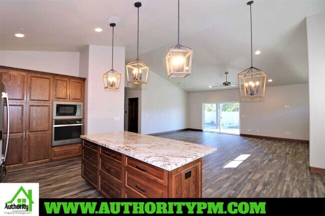 Building Photo - 3071 Bedrock Ln