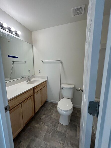 Building Photo - 463 Sweetgrass Dr