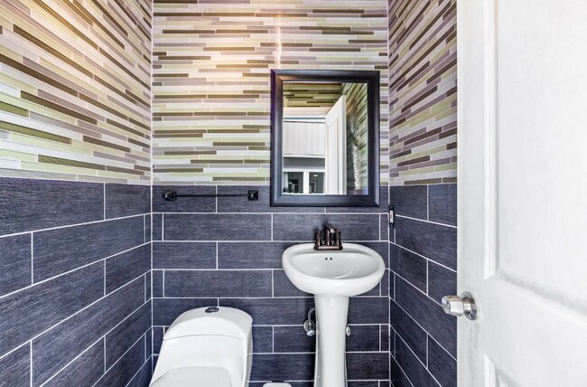 Building Photo - 13340 Kit Ln