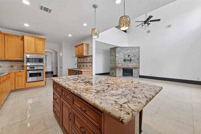 Building Photo - 1311 Rene Ct