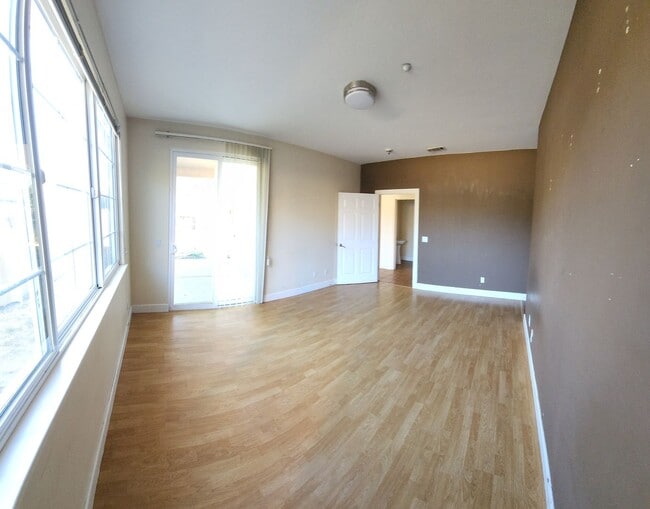 Building Photo - Super close to Poly- Approx. 1000 feet fro...