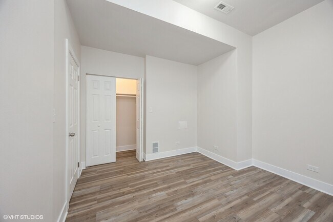 Building Photo - 2442 S Kedzie Ave