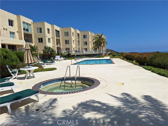Building Photo - 3200 La Rotonda Dr
