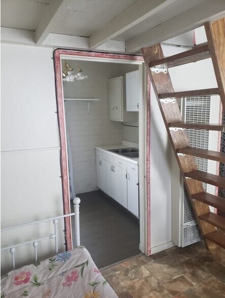 Building Photo - 131 Crowley Lake Dr