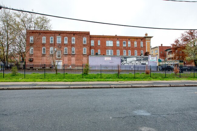 Building Photo - 821 Park St