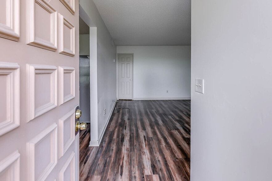 Building Photo - 1301 Neelys Bend Rd