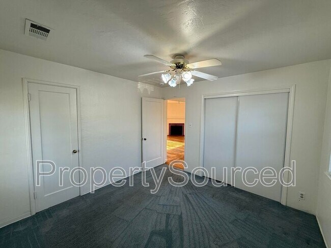 Building Photo - 221 N Lincoln Ave