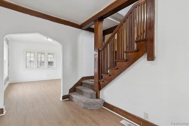 Building Photo - 5421 Toledo St