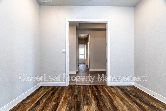 Building Photo - 3159 Daisy Meadow