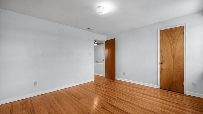 Building Photo - 1810 Northwest Ct