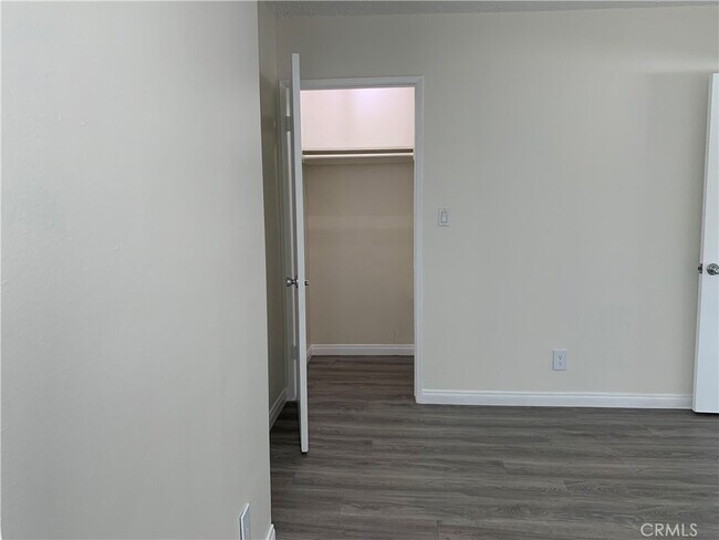 Building Photo - 656 Lemar Park Dr