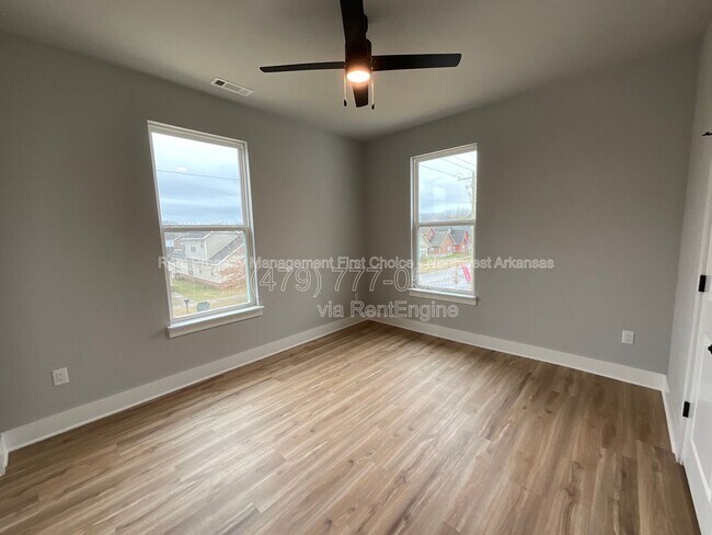 Building Photo - 1042 S Laramie Hts