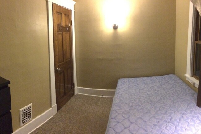 Bedroom 4 (Memory Foam Not Shown) - 86 Winspear Ave
