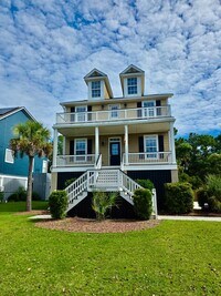 Building Photo - Elevated Four Bedroom in Rivertowne Country Club - Mt. Pleasant