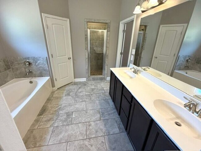 Building Photo - Now Leasing a 4 bedroom 3 bath home in Olive Branch
