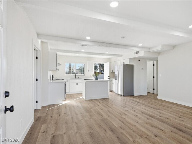 Building Photo - 604 Stanford St