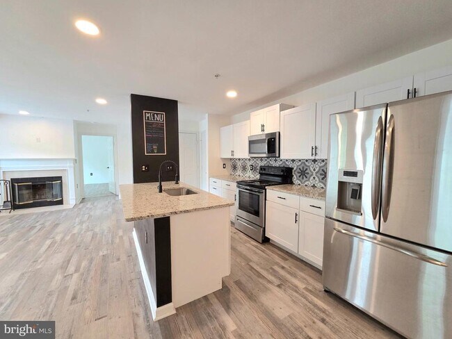 Building Photo - 9720 Lake Point Ct