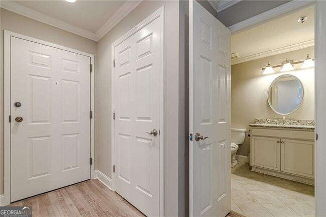 Building Photo - 300 Johnson Ferry Rd