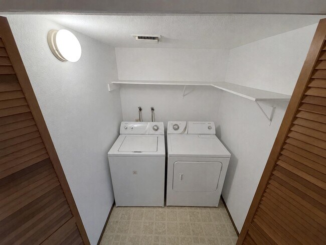 Building Photo - 1662 Parkside Dr