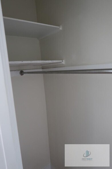 Building Photo - 6364 N Hermitage Ave