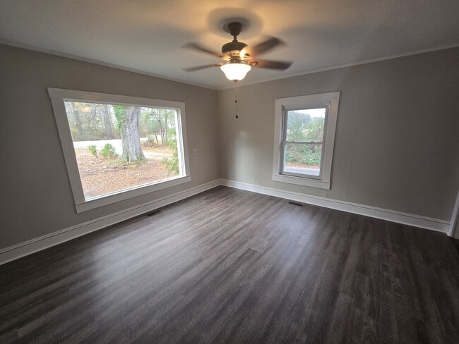 Building Photo - 729 Ninety Six Hwy