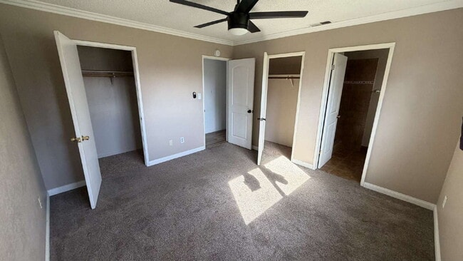 Building Photo - Beautiful Single-Story Home with Fireplace & Huge Backyard