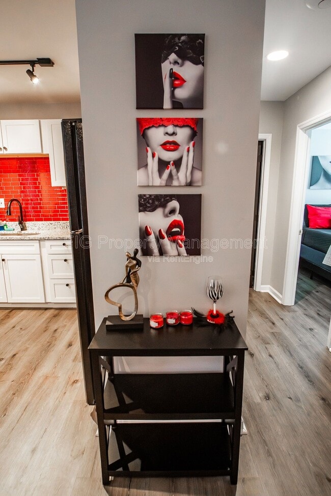 Building Photo - 413 W Depot Ave