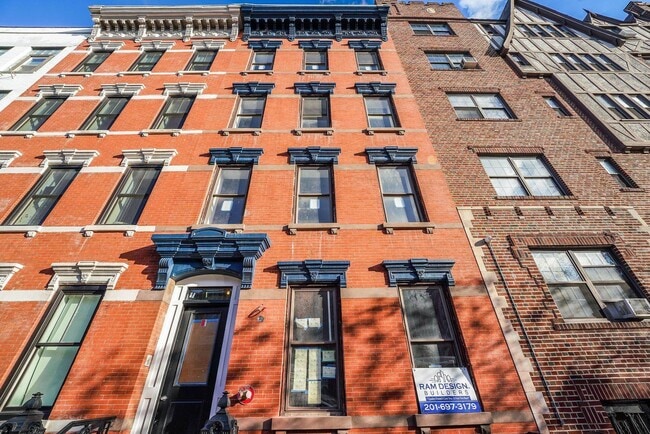 Building Photo - 1021 Washington St