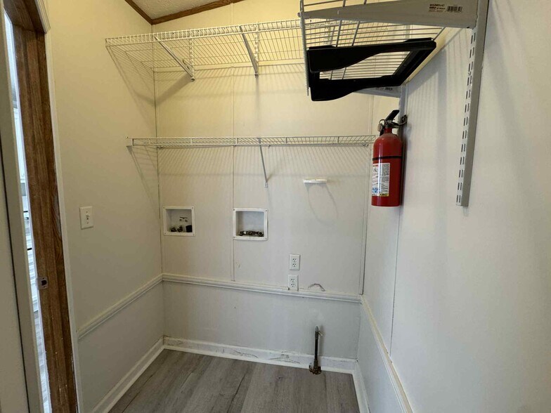 Building Photo - 2020 Marmoor Dr