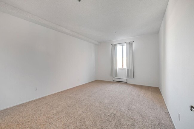 Building Photo - 1515 Floribunda Ave
